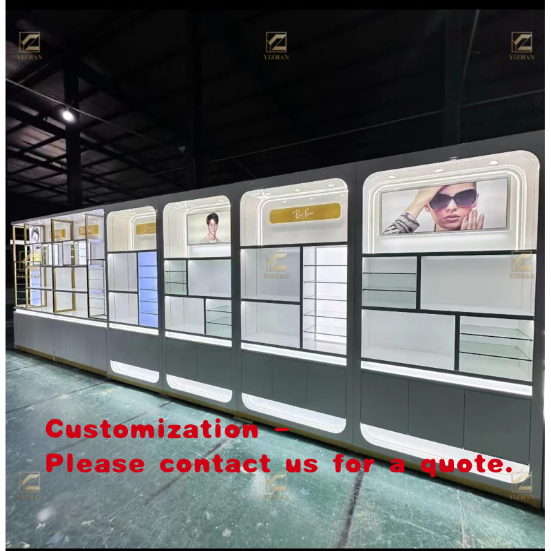 Interior Design Retail - Vitrine sur mesure pour opticien, présentoir