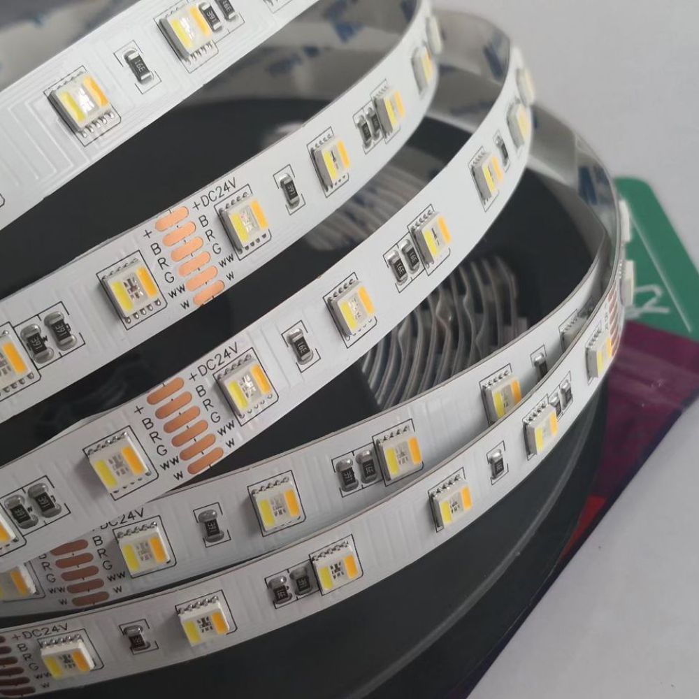 Ruban LED intelligent RGBCW 5  - Interior Design Output avis et prix